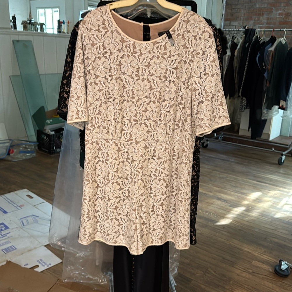 BCBG MAXAZRIA  Cream lace romper. M NWT
